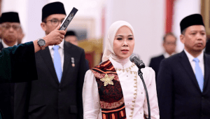 Presiden RI Prabowo Subianto resmi melantik sejumlah pejabat negara di Istana Presiden, Jakarta. Salah satunya adalah Iffa Rosita sebagai anggota atau Komisioner KPU RI masa jabatan tahun 2022-2027, pada Selasa, 5/11/2024. | Dok BPMI Setpres/Muchlis Jr