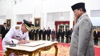 Presiden RI Prabowo Subianto resmi melantik Muhidin menjadi Gubernur Kalimantan Selatan (Kalsel), di Istana Negara, Jakarta, Senin, 16/12/2024. | Dok BPMI Setpres/Cahyo