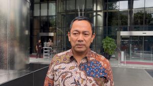 Mantan Wali Kota (Walkot) Semarang Hendrar Prihadi usai diperiksa KPK terkait dugaan korupsi di lingkungan Pemerintah Kota (Pemkot) Semarang, Jawa Tengah, tahun 2023-2024, Selasa, 3/12/2024 | Merinda Faradianti/Forum Keadilan