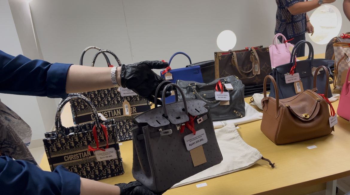 KPK Lelang Barang Mewah Istri Rafael Alun Senilai Rp1,2 Miliar