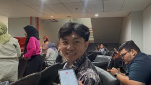 Salah seorang perserta lelang Heriyanto di Rumah Penyimpanan Benda Sitaan dan Barang Rampasan KPK di Cawang, Jakarta Timur, Kamis, 5/12/2024 | Merinda Faradianti/Forum Keadilan