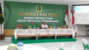Ketua DPP PPP sekaligus Ketua Panitia Mukernas II, Amri M Ali (tengah), Sekretaris Panitia Iskandar (kiri), dan Panitia Pengarah Mukernas PPP Fitri Gayo (kanan) di kantor DPP PPP, Jakarta Pusat | Novia Suhari/Forum Keadilan
