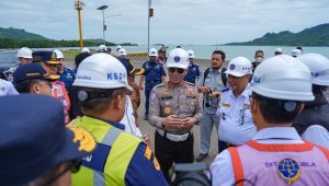 Kakorlantas Irjen Pol Aan Suhanan dan Wamenhub Suntana meninjau jalur penyebrangan di Lampung, Jumat, 13/12/2024 | ist
