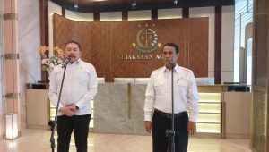 Jaksa Agung St. Burhanuddin dan Menteri Pertanian Amran Sulaiman saat melakukan konferensi pers di Gedung Kejaksaan Agung, Jakarta Selatan, Senin,16/12/2024 | Syahrul Baihaqi/Forum Keadilan