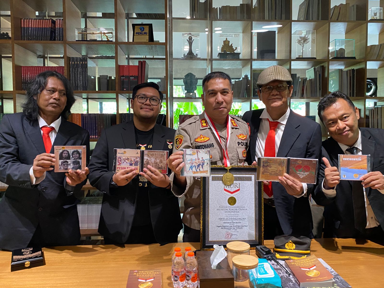 Kapolsek Kebayoran Baru AKBP Aritonang Raih Rekor MURI