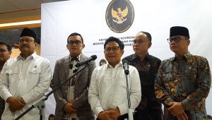 MenkoPM Muhaimin Iskandar (Tengah) bersama dengan jajaran Menteri lainnya di kantor KemenkoPM, Jakarta Pusat, Selasa, 17/12/2024 | Novia Suhari/Forum Keadilan
