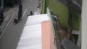 Rekaman CCTV saat korban ikut terseret oleh pelaku di Cilincing, Jakarta Utara, Rabu, 18/12/2024 | ist