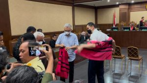 Tiga terdakwa tindak pidana korupsi pengelolaan tata niaga komoditas timah di Pengadilan Negeri Tindak Pidana Korupsi (PN Tipikor) Jakarta Pusat, Senin, 23/12/2024 | Merinda Faradianti/Forum Keadilan