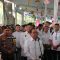 Menteri Koordinator Bidang Pembangunan Manusia dan Kebudayaan (Menko PMK) Pratikno (tengah) saat memberketerangan kepada media di Gereja Katedral, Gambir, Jakarta Pusat, Selasa 24/12/2024 | Ari Kurniansyah/Forum Keadilan