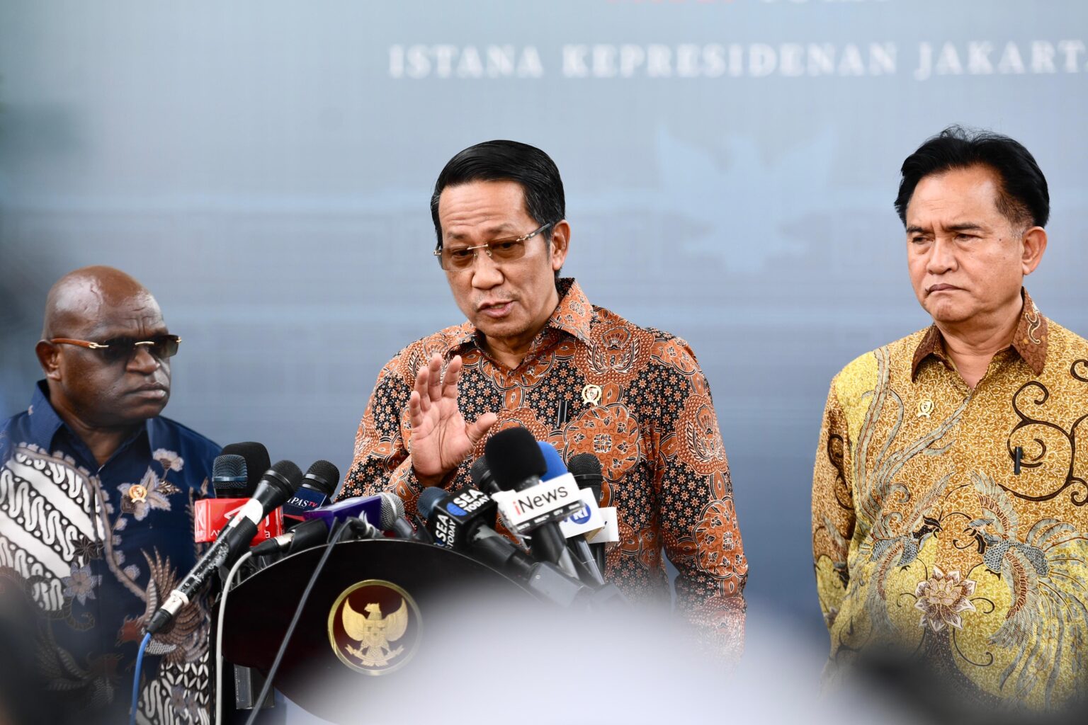 Menteri Hukum Supratman Andi Agtas dalam keterangan pers kepada awak media usai rapat di kompleks Istana Kepresidenan Jakarta, Jumat, 13/12/2024. | Dok BPMI Setpres/ Cahyo