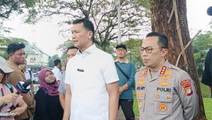 Dirresnarkoba Komisaris Besar Polisi Donald P Simanjuntak (kiri) saat memberikan ketrangan kepada media di kawasan Bintaro, Tanggerang, Senin 30/12/2024. I Ari Kurniansyah/Forum Keadilan