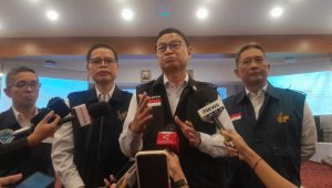 Kepala BPOM Taruna Ikrar (tengah), bersama jajaran, di kantor BPOM, di Jakarta Pusat, Senin, 30/12/2024 | Novia Suhari/Forum Keadilan