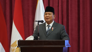 Presiden Prabowo Subianto saat berpidato di depan mahasiswa Indonesia di Gedung Al-Azhar Conference Center, Universitas Al-Azhar, Kairp, Mesir pada Rabu, 18/12/2024 | YouTube Sekretariat Presiden