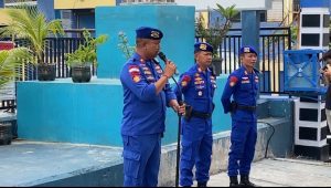 Kasubdit Patroli Airud Polda Metro Jaya Kompol Fredy Yudha Satria saat mempin apel, di Pol Air Polda Metro Jaya, Jakarta Utara, Senin, 27/1/2025 | Ari Kurniansyah/Forum Keadilan