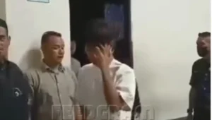 Tangkapan layar video penggerebekan LGBT yang beredar di media sosial.