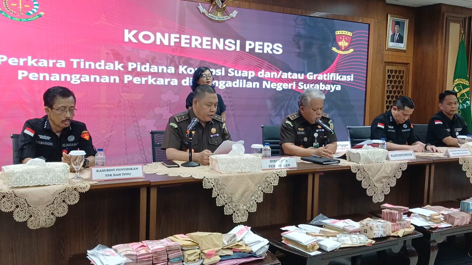 Kejagung Tetapkan Eks Ketua PN Surabaya sebagai Tersangka Kasus Suap Ronald Tannur