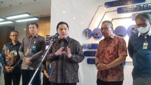 Menteri BUMN Erick Thohir (tengah) bersama jajaran maskapai Indonesia seperti Garuda, Citilink, hingga Pelita Air, di Kementerian BUMN, Jakarta Pusat, Kamis, 2/1/2025 | Novia Suhari/Forum Keadilan
