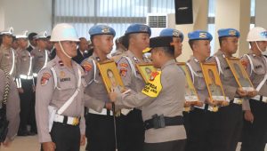 Kapolda Metro Jaya Irjen Pol Karyoto saat upacara sanksi Pemberhentian Tidak Dengan Hormat (PTDH) terhadap anggotanya, di Mapolda Metro Jaya, Jumat 3/1/2025. I Ari Kurniansyah/Forum Keadilan