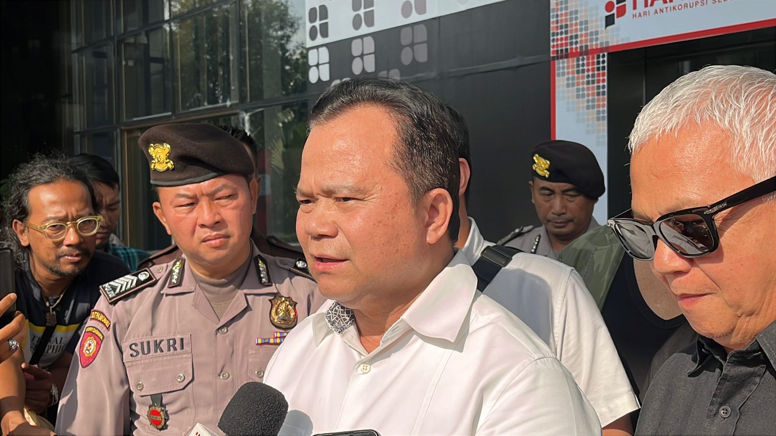 Ronnie Sompie Dicecar 22 Pertanyaan soal Pelarian Harun Masiku