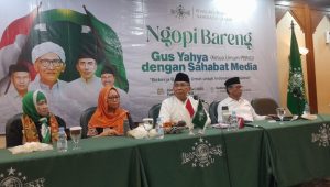 Ketua PBNU Yahya Cholil Staquf (tengah), bersama dengan jajaran PBNU, di kantor PBNU Pusat, Jakarta Pusat, Jumat, 3/1/2025 | Novia Suhari/Forum Keadilan