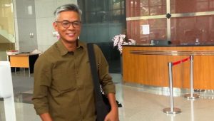 Mantan Komisioner KPU Wahyu Setiawan saat hendak menjalani pemeriksaan di Gedung Merah Putih KPK, Senin, 6/1/2025| Merinda Faradianti/ Forum Keadilan