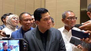 Ketua Umum PSSI Erick Thohir memberikan keterangan di Menara Danareksa, di Jl. Medan Merdeka, Gambir, Jakarta Pusat, Senin 6/1/2024. I Ari Kurniansyah/Forum Keadilan