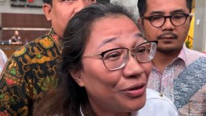 Mantan anggota Badan Pengawas Pemilu (Bawaslu) Agustiani Tio Fridelina (ATF) di Gedung Merah Putih KPK, Senin, 6/1/2025| Merinda Faradianti/ Forum Keadilan