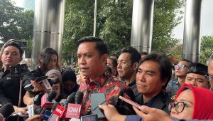 Kuasa hukum Sekretaris Jenderal (Sekjen) PDI Perjuangan, Hasto Kristiyanto, Ronny Talapessy di Komisi Pemberantasan Korupsi (KPK), Senin, 13/1/2025| Merinda Faradianti/ Forum Keadilan