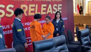 Pasangan suami-istri (pasutri) Aidil Zacky Rahman alias Zack (19) alias Kidoy dan Sinta Dewi (22) yang tega membunuh anak kandungnya sendiri, RMR (3) dan di bungkus dengan sarung di Bekasi | Ari Kurniansyah/Forum Keadilan