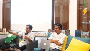 Deputi Eksternal Eksekutif Nasional Wahana Lingkungan Hidup Indonesia (Walhi), Mukri Friatna, di kawasan Jakarta Pusat, Kamis, 16/1/2025 | Novia Suhari/Forum Keadilan