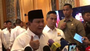 Presiden RI Prabowo Subianto memberikan keterangan pers usai hadiri acara Musyawarah Nasional Konsolidasi Persatuan Kamar Dagang dan Industri (Kadin) Indonesia, Mega Kuningan, Jakarta, Kamis, 16/1/2025. | Muhammad Reza/ Forum Keadilan
