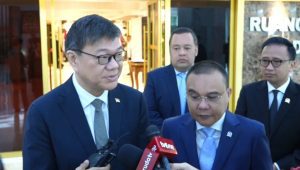 Duta Besar Singapura Kwok Fook Seng bersama Wakil Ketua DPR RI Sufmi Dasco Ahmad di Gedung DPR RI, Jakarta Pusat, Jumat, 17/1/2025. I Muhammad Reza/Forum Keadilan