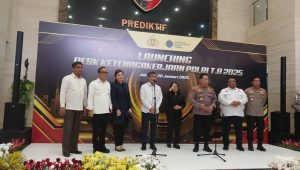 Kapolri Listyo Sigit Prabowo (ketiga dari kanan), Menteri Ketenagakerjaan, Yassierli (keempat dari kiri) dalam konferensi pers pembentukan Desk Ketenagakerjaan Polri di Gedung Bareskrim, Senin, 20/1/2025 | Syahrul Baihaqi/Forum Keadilan