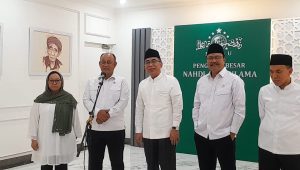 Kepala Badan Gizi Nasional Prof Dadan Hidayana (kiri), Ketua Umum PBNU Yahya Cholil Staquf (Tengah) dan Menteri Sosial Gus Saifullah Yusuf (kanan) di kantor PBNU Pusat, Jakarta Pusat, Senin, 20/1/2025. I Novia Suhari/Forum Keadilan