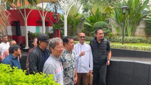 Mantan Komisioner Komisi Pemberantasan Korupsi (KPK) Abraham Samad dan Koalisi Masyarakat Sipil di Gedung Merah Putih KPK, Jumat, 31/1/2025 | Merinda Faradianti/Forum Keadilan