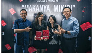 Anies Baswedan dan Basuki Tjahaja Purnama menghadiri peluncuran buku 'Makanya, Mikir!' yang ditulis oleh Abigail Limuria dan Cania Citta, di FX Sudirman, Jakarta, Sabtu, 18/1/2025 | Twitter @aniesbaswedan