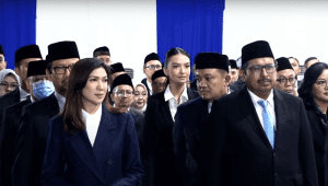 Artis Raline Shah dalam jajaran pejabat di lingkungan Kementerian Komunikasi dan Digital pada hari ini, di Kantor Komdigi, Jakarta Pusat, Senin, 13/1/2025. | Youtube Komdigi RI