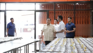 Presiden Prabowo Subianto melakukan peninjauan terhadap dapur umum atau Satuan Pelayanan Pemenuhan Gizi (SPPG) Rawamangun, Jakarta Timur pada Senin, 3/2/2025 | Ist