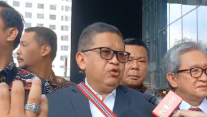 Sekjen PDI Perjuangan Hasto Kristiyanto didampingi kuasa hukum memenuhi panggilan KPK di Gedung KPK, Kuningan, Jakarta, Kamis, 20/2/2025 | Syahrul Baihaqi