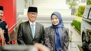 Menteri Desa dan Pembangunan Daerah Tertinggal (Mendes PDT), Yandri Susanto bersama Istri Ratu Rachmatuzakiyah | Instagram @Raturachmatuzakiyah