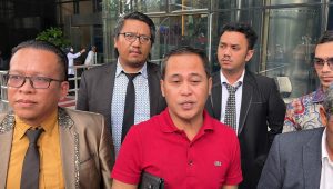 Advokat Donny Tri Istiqomah (DTI) di Gedung Merah Putih KPK, Senin, 3/2/2025| Merinda Faradianti/ Forum Keadilan