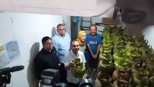 Wakil Ketua DPR RI Sufmi Dasco Ahmad melakukan sidak ke pangkalan dan sub pangkalan gas LPG 3 kg di Kelurahan Kemanggisan, Jakarta Barat, pada Kamis, 6/2/2025 | Muhammad Reza/Forum Keadilan
