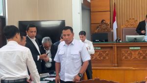 Staf pribadi Sekjen PDI Perjuangan Hasto Kristiyanto, Kusnadi menjadi saksi di PN Jakarta Selatan, Jumat, 7/2/2025.| Merinda Faradianti/Forum Keadilan