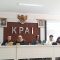 Ketua KPAI Ai Maryati Soleha (tengah) bersama dengan jajaran komisioner KPAI, di kantor KPAI, Jakarta, Selasa, 11/2/2025. | Novia Suhari/ Forum Keadilan