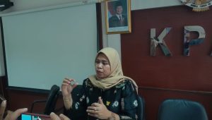 Ketua Komisi Perlindungan Anak Indonesia (KPAI), Ai Maryati Soleha dalam konferensi pers di kantor KPAI, Jakarta, Selasa, 11/2/2025. | Novia Suhari/ Forum Keadilan