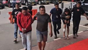 Tim Resmob Polda Metro Jaya, saat mengamankan komplotan begal ya g beraksi di daearah Cibinong, Bogor. di Polda Metro Jaya, Selasa 18/2/2015 | Ari Kurniansyah/Forum Keadilan