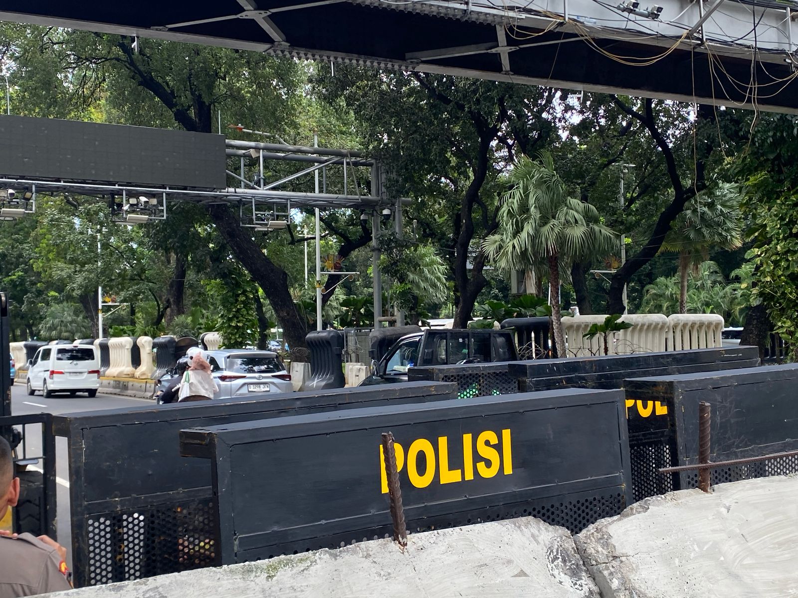 588 Personel Gabungan Dikerahkan Amankan Demo BEM SI di Monas