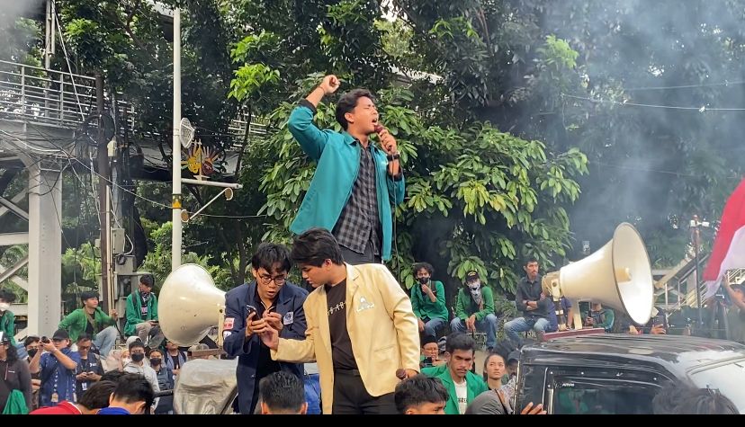 Peserta Aksi Demo Indonesia Gelap Sebut Efisiensi Bentuk Ambisi Prabowo Wujudkan MBG