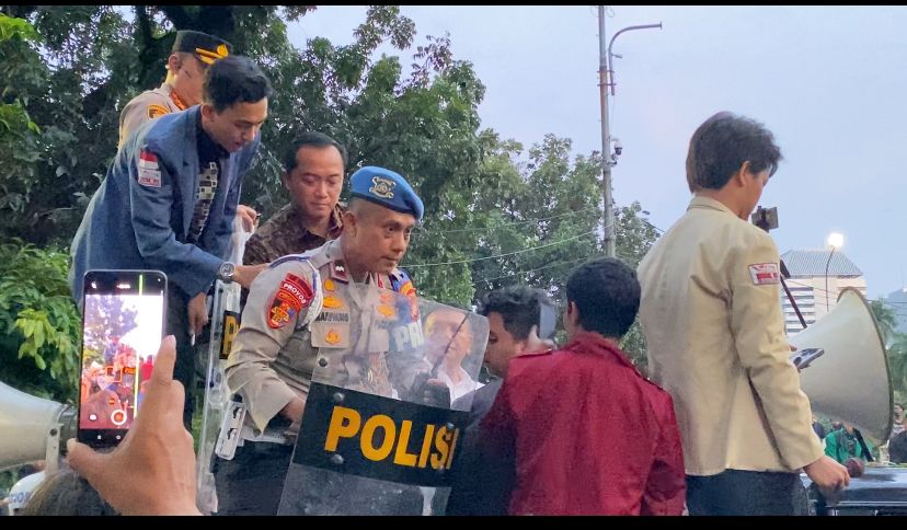 Mensesneg Prasetyo Hadi Penuhi Tuntutan Mahasiswa