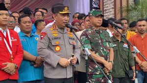Kapolri Jenderal Polisi Listyo Sigit Prabowo (kiri), Panglima TNI Jenderal Agus Subiyanto (kanan) saat memberikan keterangan kepada media di Lapangan Bhayangkara, Jakarta Selatan, Kamis 27/2/2025 | Ari Kurniansyah/Forum Keadilan